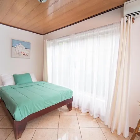 Apartamentos Cristal Quepos Exterior foto